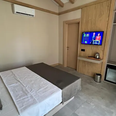 Perast Garden Hotell Çıralı